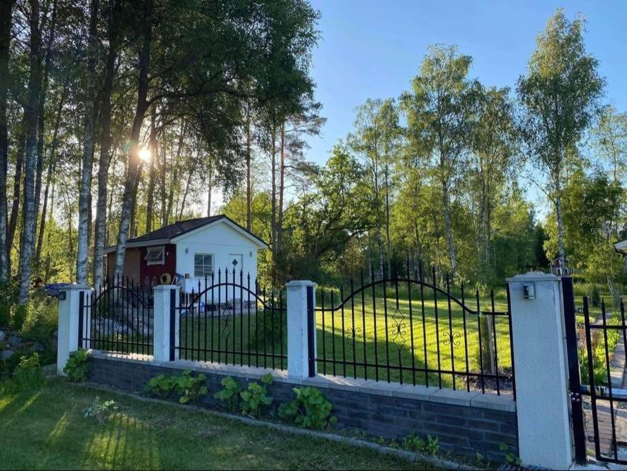 Trevlig Stuga Med Uteplats Rimbo Esterno foto