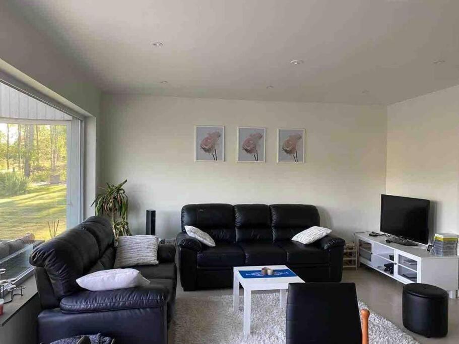 Trevlig Stuga Med Uteplats Rimbo Esterno foto